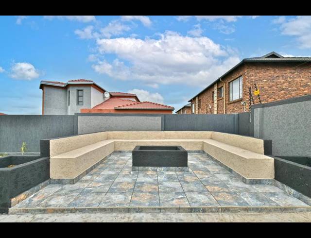 3 BEDROOM HOUSE FOR SALE IN SONNEVELD